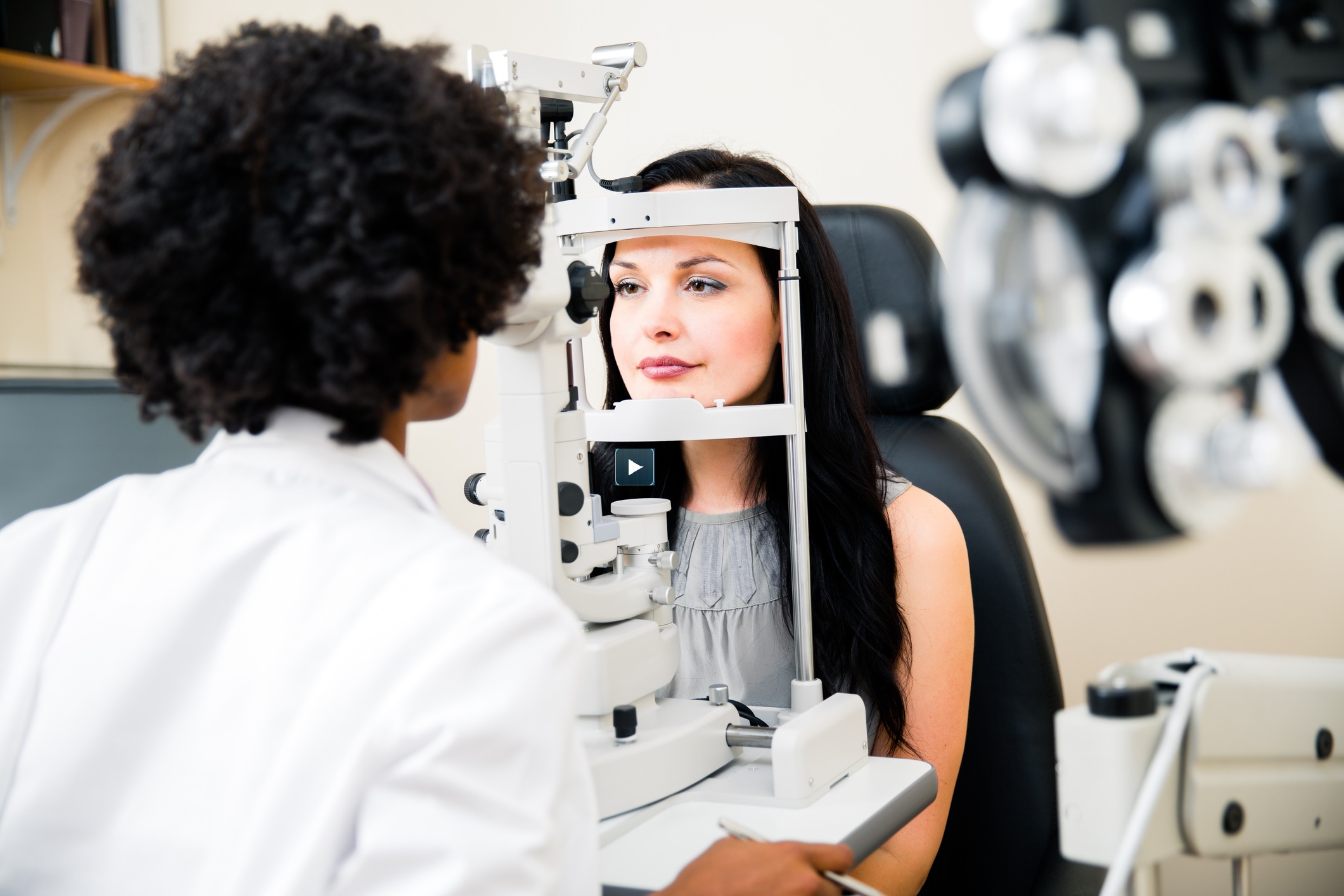 Eye exam by optometrist
