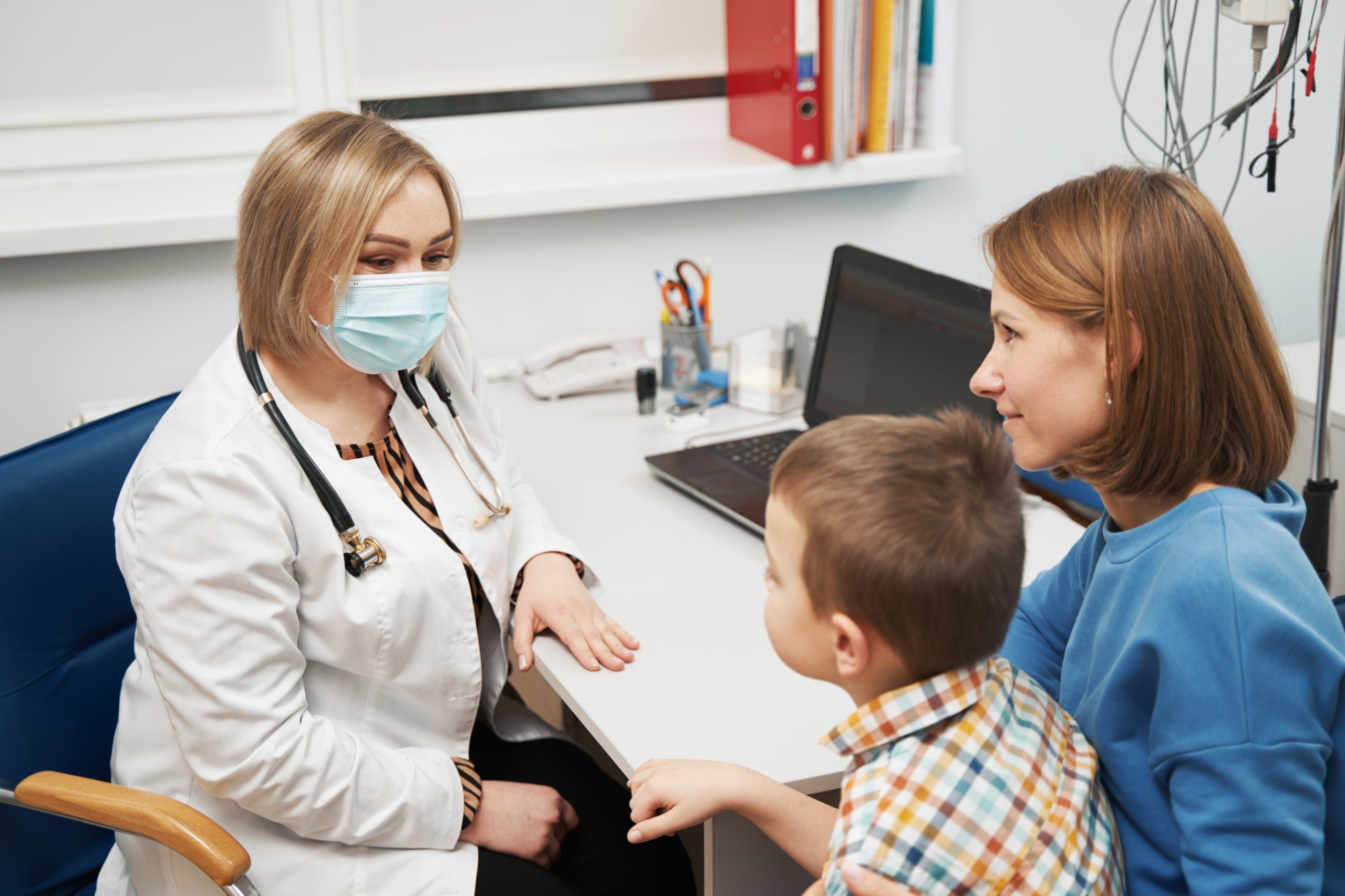 CooperVision_Image of Child and Parent with Pediatrician