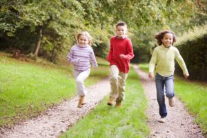 A photo of children playing outside, referencing the benefits of taking 20-second breaks